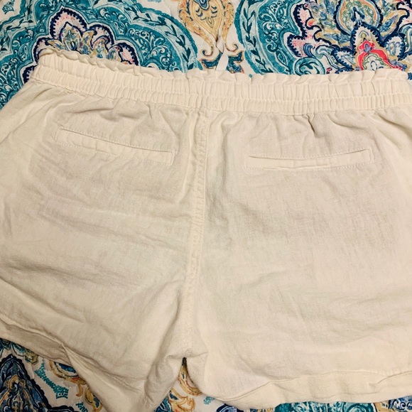 White shorts - Picture 3 of 3